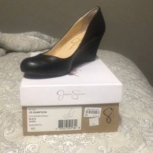 Professional Style round toe wedged pump